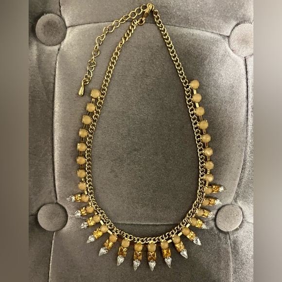 Ladies Costume jewelry necklace - Picture 2 of 3